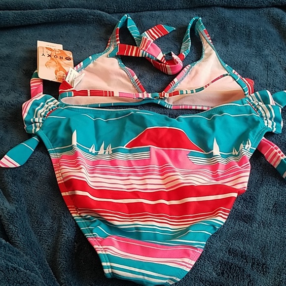 Two piece Roxy bikini - Picture 2 of 3